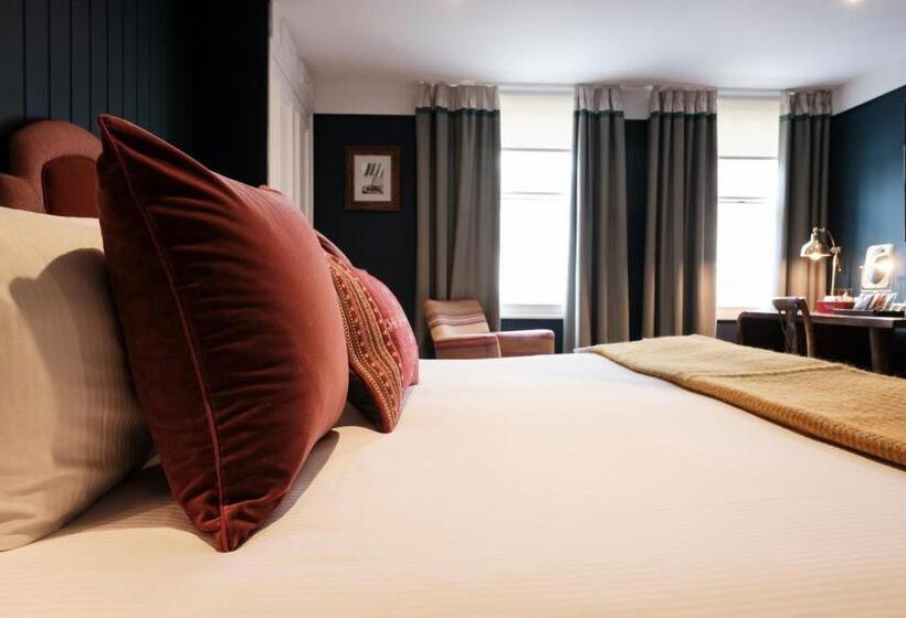 디럭스 룸 킹사이즈 침대, The White Star Tavern