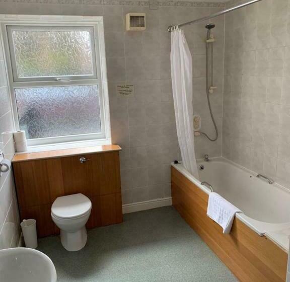 اتاق سوپریور چهار تخته, Waterford Lodge