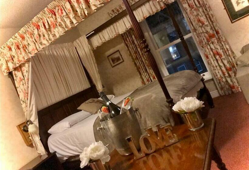 اتاق سوپریور چهار تخته, Waterford Lodge
