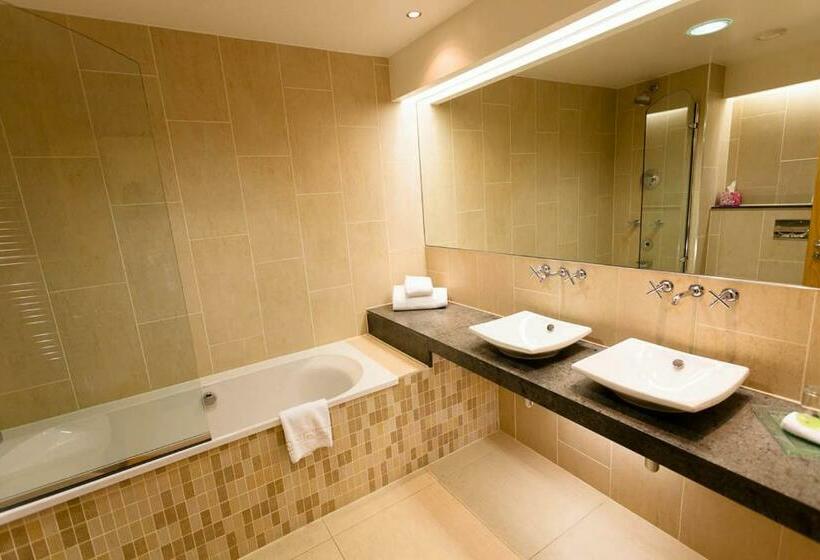 Номер Стандарт, Woodland House