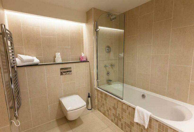 Номер Стандарт, Woodland House