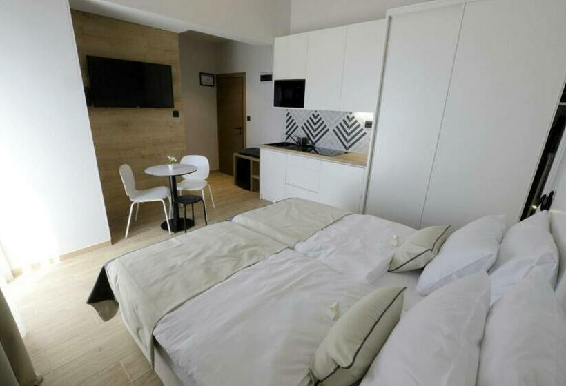 إستوديو قياسى مطل على البحر, Villa Verica