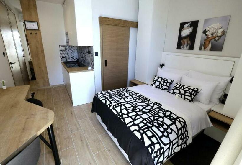 إستوديو قياسى مطل على البحر, Villa Verica