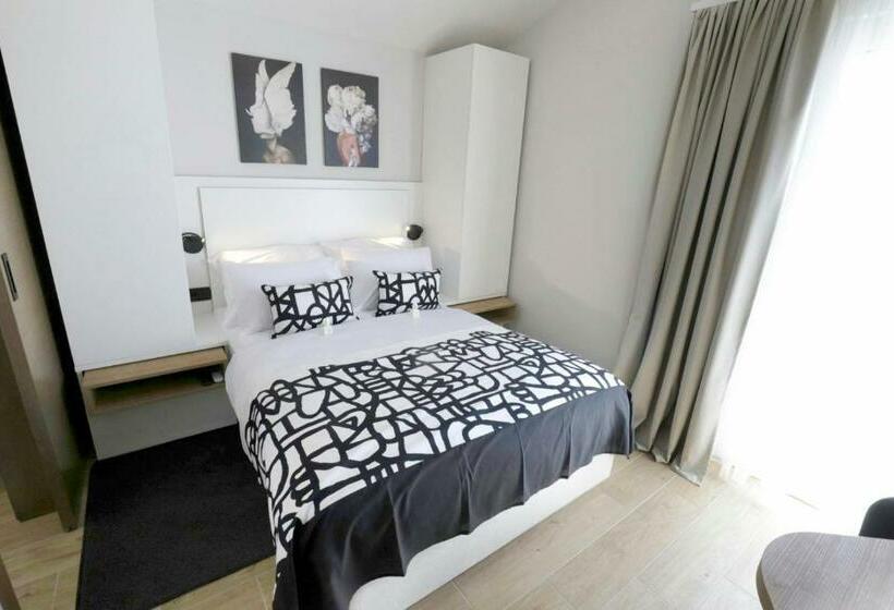 إستوديو قياسى مطل على البحر, Villa Verica