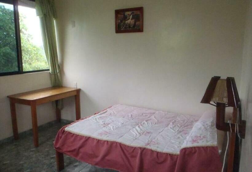 带共用浴室的标准房间, Hostal Limoncocha