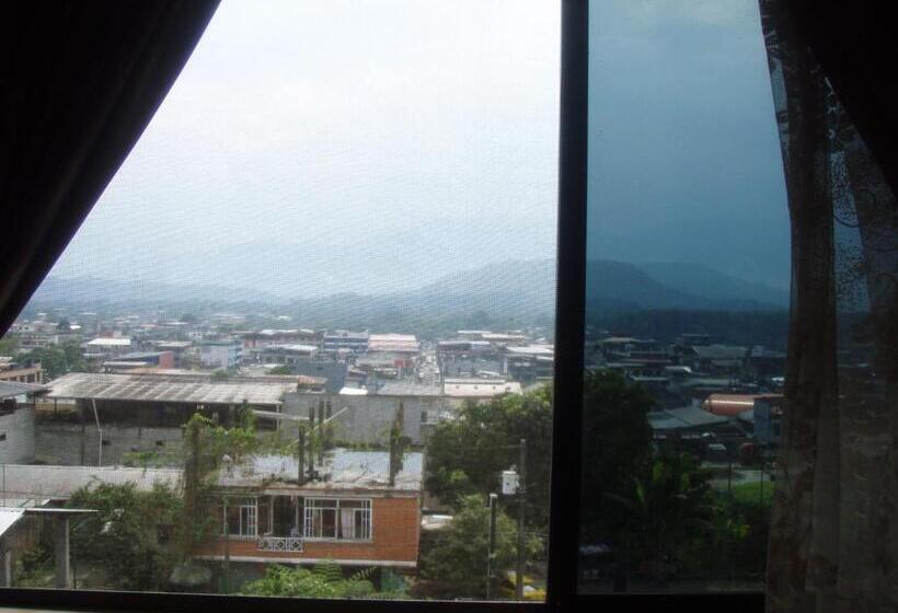 带山景的复式房间, Hostal Limoncocha