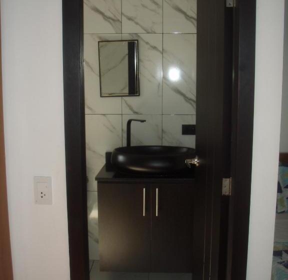 四人豪华间, Hostal Limoncocha