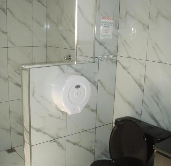 디럭스 4인 룸, Hostal Limoncocha
