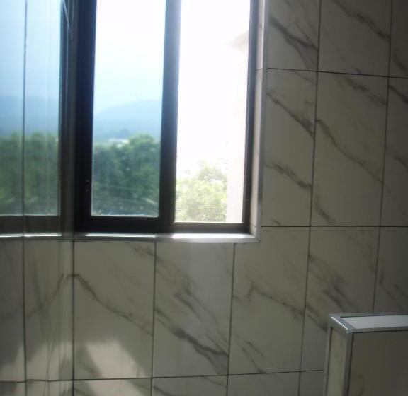 四人豪华间, Hostal Limoncocha