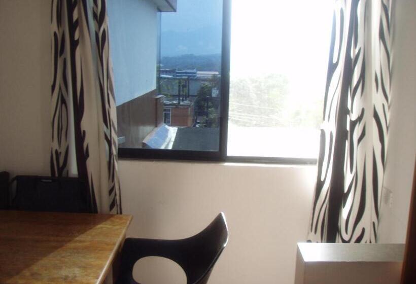 四人豪华间, Hostal Limoncocha