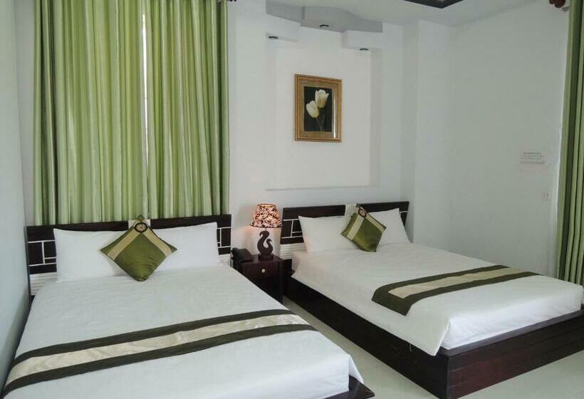 اتاق سوپریور, Hung Vuong