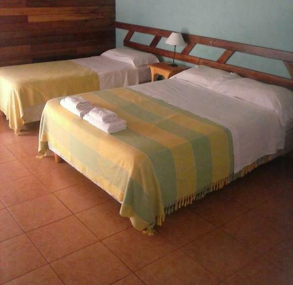 اتاق استاندارد سه نفره, La Toscana