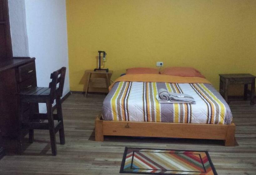 Номер Стандарт Совместная Ванная, Hostal Mochiliers Bed And Breakfast