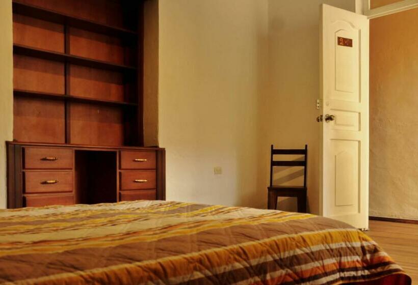 스탠다드 룸 공동 욕실, Hostal Mochiliers Bed And Breakfast