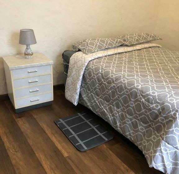 Номер Стандарт Совместная Ванная, Hostal Mochiliers Bed And Breakfast