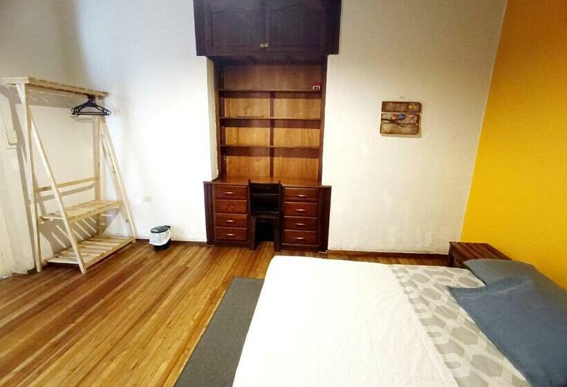 스탠다드 룸 공동 욕실, Hostal Mochiliers Bed And Breakfast