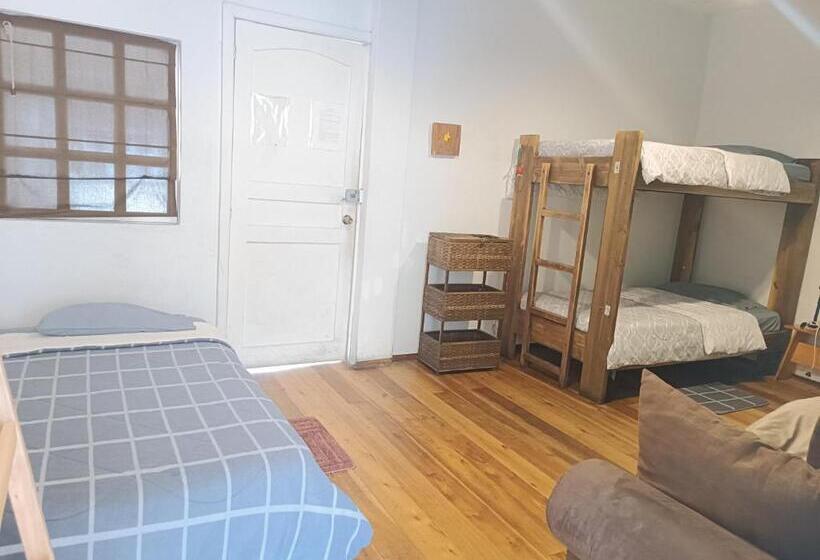 4인용 스탠다드 룸, Hostal Mochiliers Bed And Breakfast