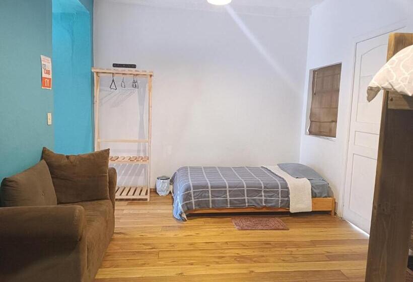 4인용 스탠다드 룸, Hostal Mochiliers Bed And Breakfast