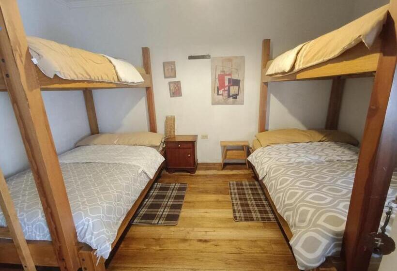 Четырехместный Номер Стандарт, Hostal Mochiliers Bed And Breakfast