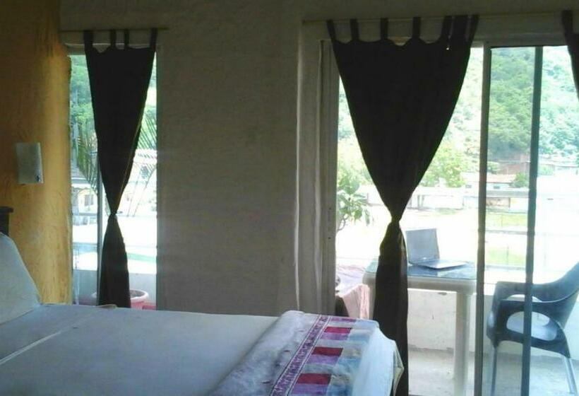 اتاق استاندارد چهارنفره با بالکن, Bahia B&b