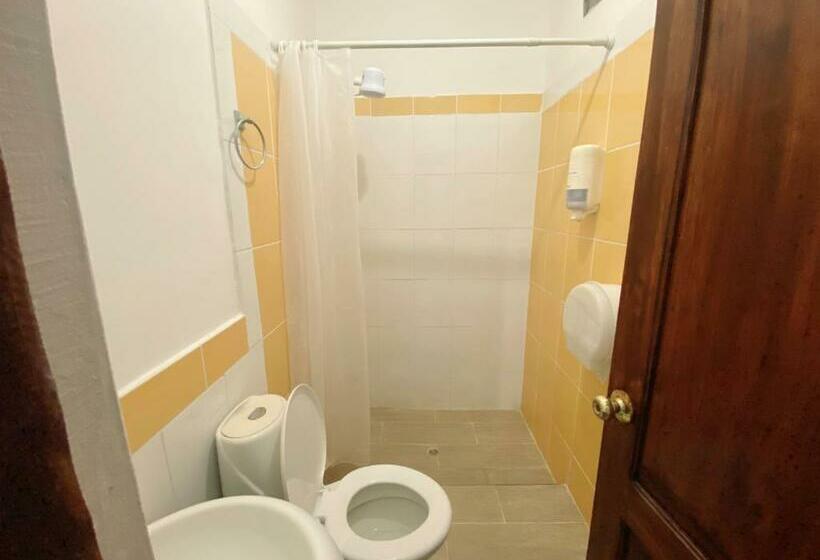 带大床的标准间, Bahia B&b