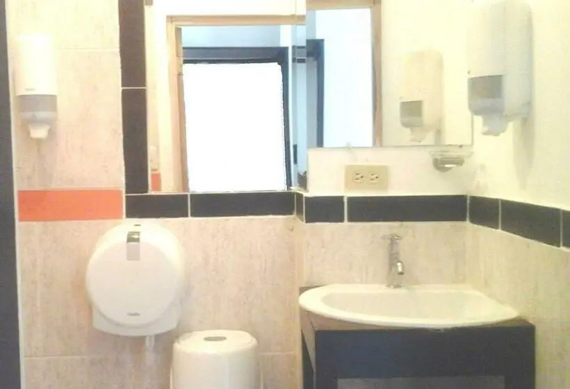 Standard Neljän Hengen Huone Parveke, Bahia B&b