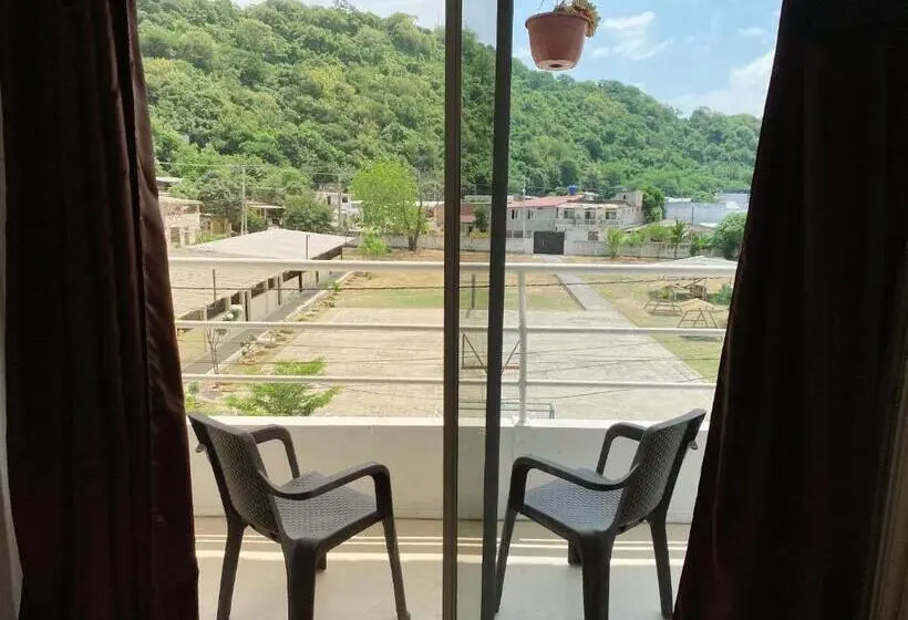 Standard Neljän Hengen Huone Parveke, Bahia B&b