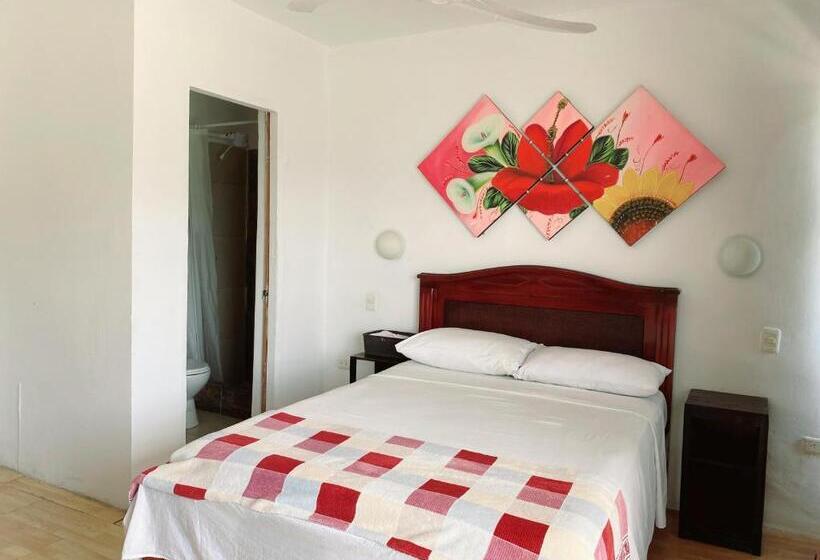 اتاق استاندارد چهارنفره با بالکن, Bahia B&b