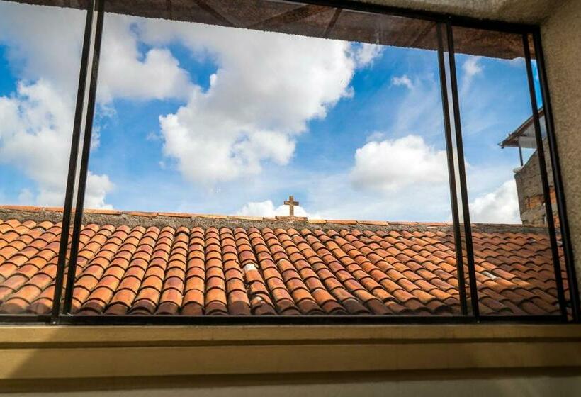 Standardrum, Mariscal Inn & Suites