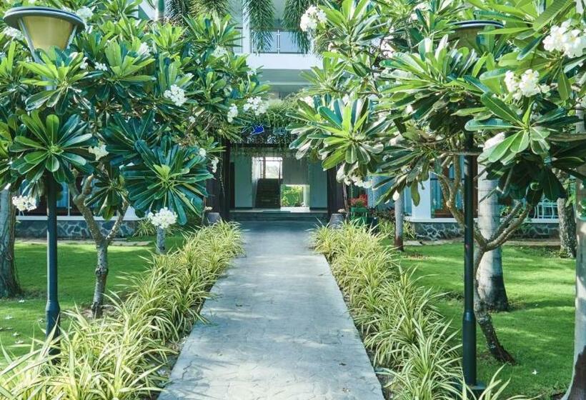 اتاق لوکس با چشم‌انداز باغ, Carmelina Beach Resort Ho Tram