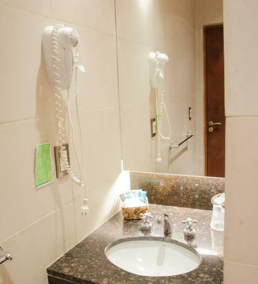 غرفة قياسية, Altos De Guemes