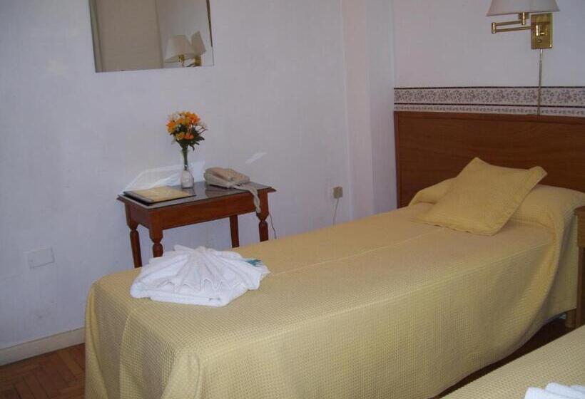 标准三人间, Apolo Atlantis