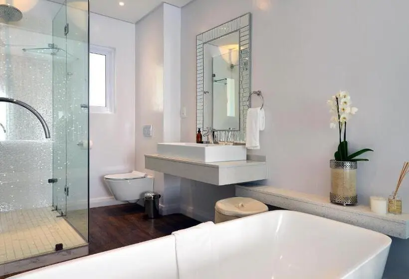 Deluxe Room Mountain View, Franschhoek Boutique Hotel Lion Roars Hotels & Lodges