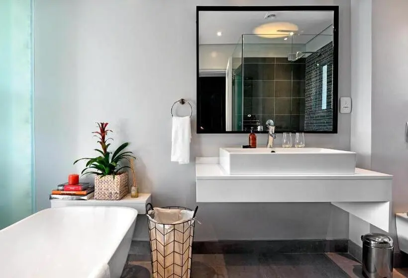 Deluxe Room Mountain View, Franschhoek Boutique Hotel Lion Roars Hotels & Lodges