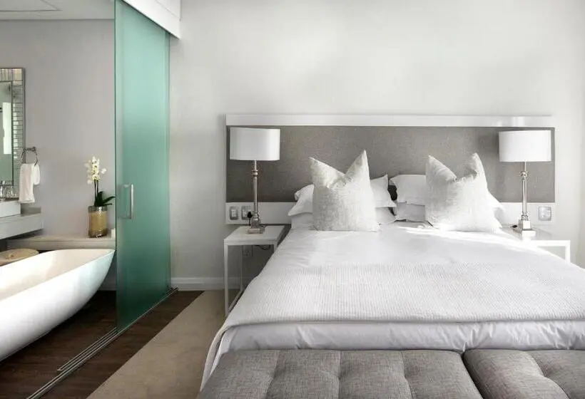 Deluxe Room Mountain View, Franschhoek Boutique Hotel Lion Roars Hotels & Lodges