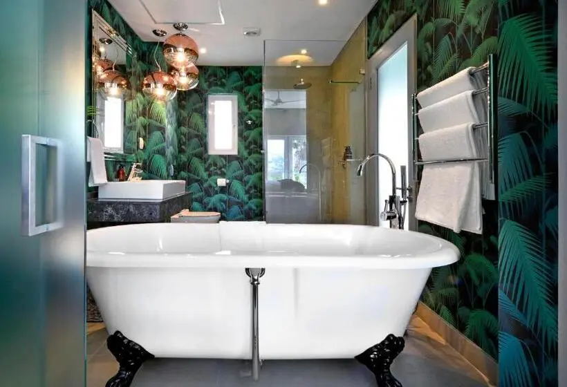Deluxe Room Mountain View, Franschhoek Boutique Hotel Lion Roars Hotels & Lodges