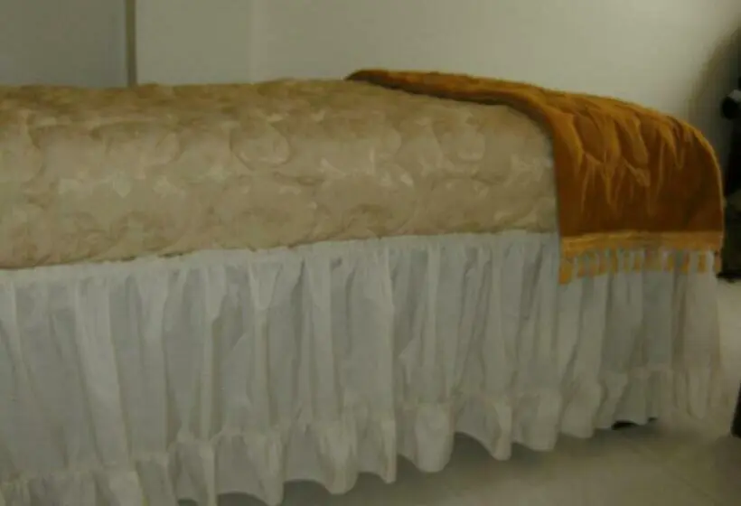 اتاق استاندارد یک نفره, Hostal Fevilamir