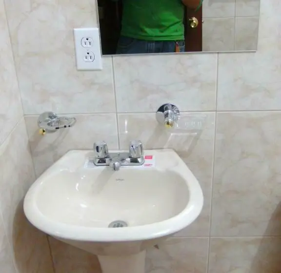 اتاق استاندارد یک نفره, Hostal Fevilamir