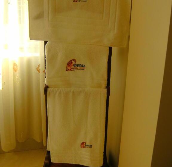 اتاق استاندارد سه نفره, Hostal Fevilamir