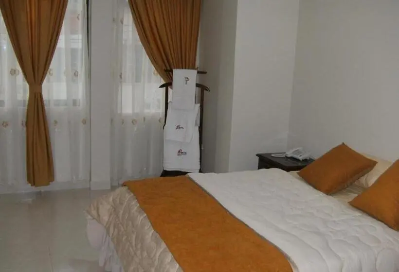 سوییت, Hostal Fevilamir