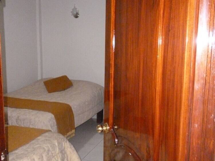 스탠다드 트리플 룸, Hostal Fevilamir
