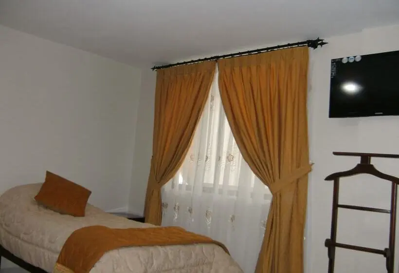 اتاق استاندارد یک نفره, Hostal Fevilamir