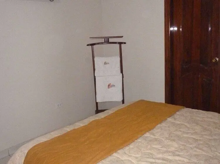 اتاق استاندارد یک نفره, Hostal Fevilamir