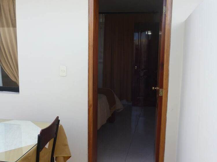 اتاق استاندارد چهار تخته, Hostal Fevilamir