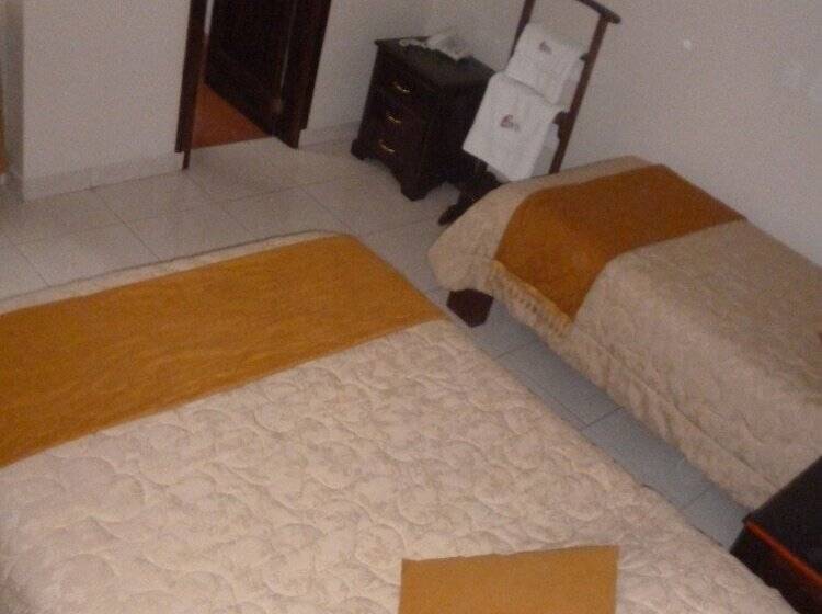 اتاق استاندارد سه نفره, Hostal Fevilamir