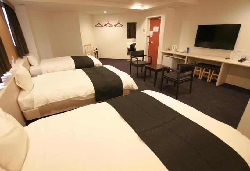 חדר סטנדרט לשלושה, Miyazaki Daiichi