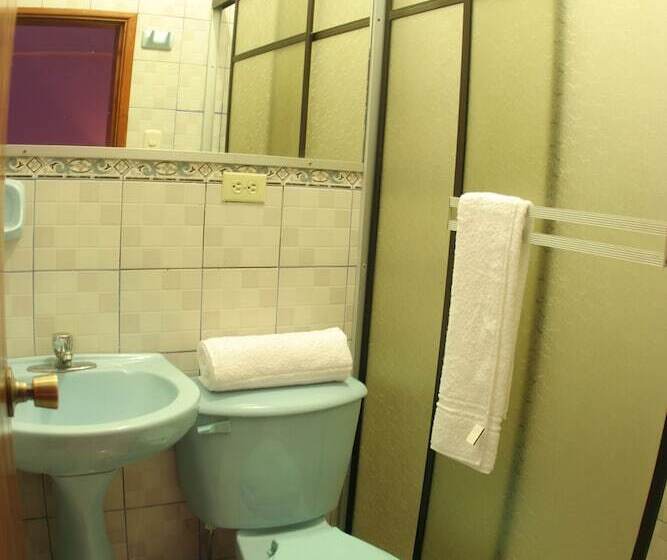 اتاق ساده سه‌ نفره, Pelican Bay