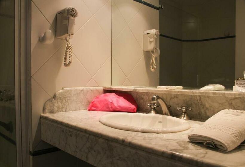 スタンダードルーム, Reviens