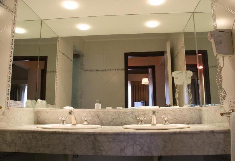 ジュニアスイート, Reviens