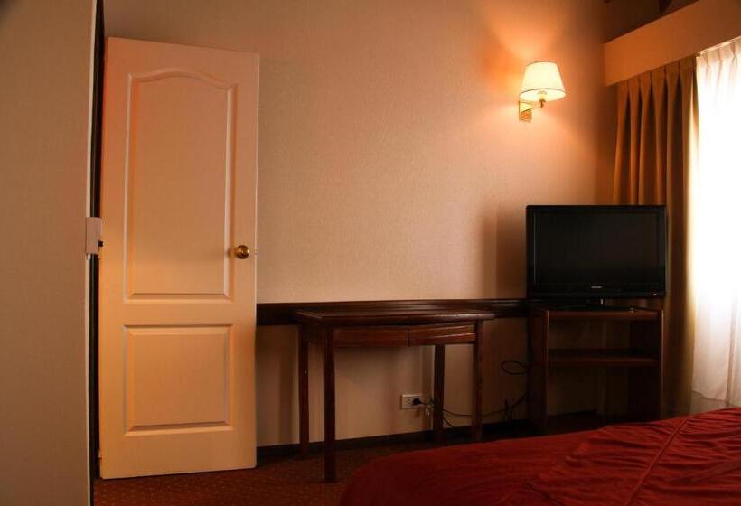 ジュニアスイート, Reviens